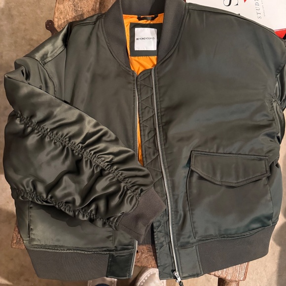 Beyond Yoga Bomber Jacket NWOT - Picture 3 of 3